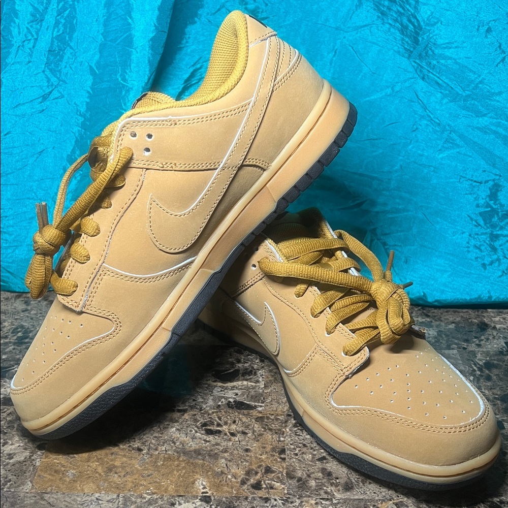 🌾 Nike Dunk Low Wheat 🌾 Mens sz 10.5